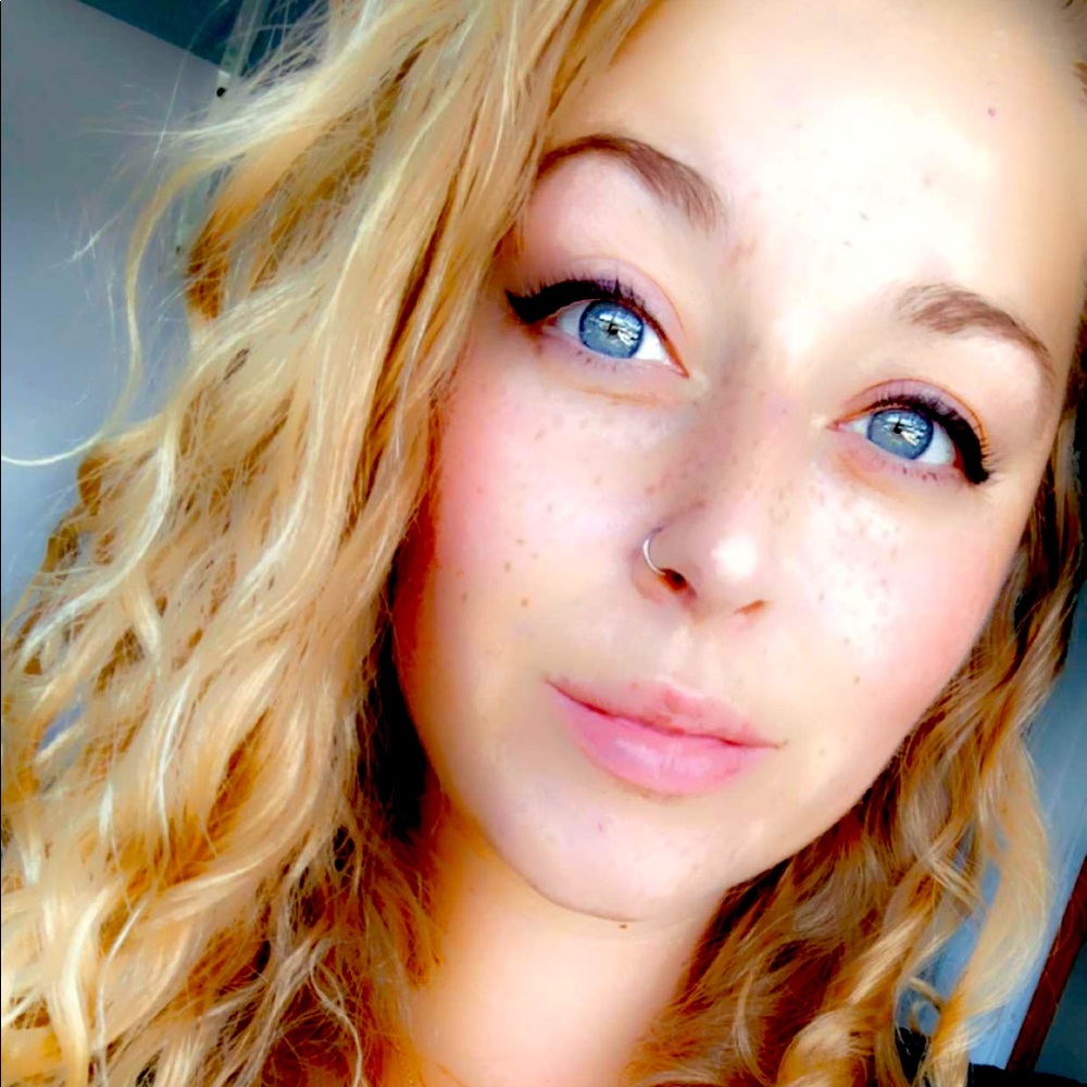 Meet your Posher, Devan